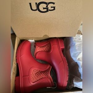 UGG Women's Chevonne Ankle Boot, Ribbon Red NWT Size 7